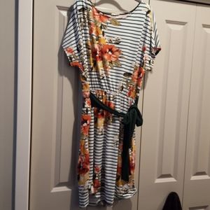 3xl white/green striped dress with floral print